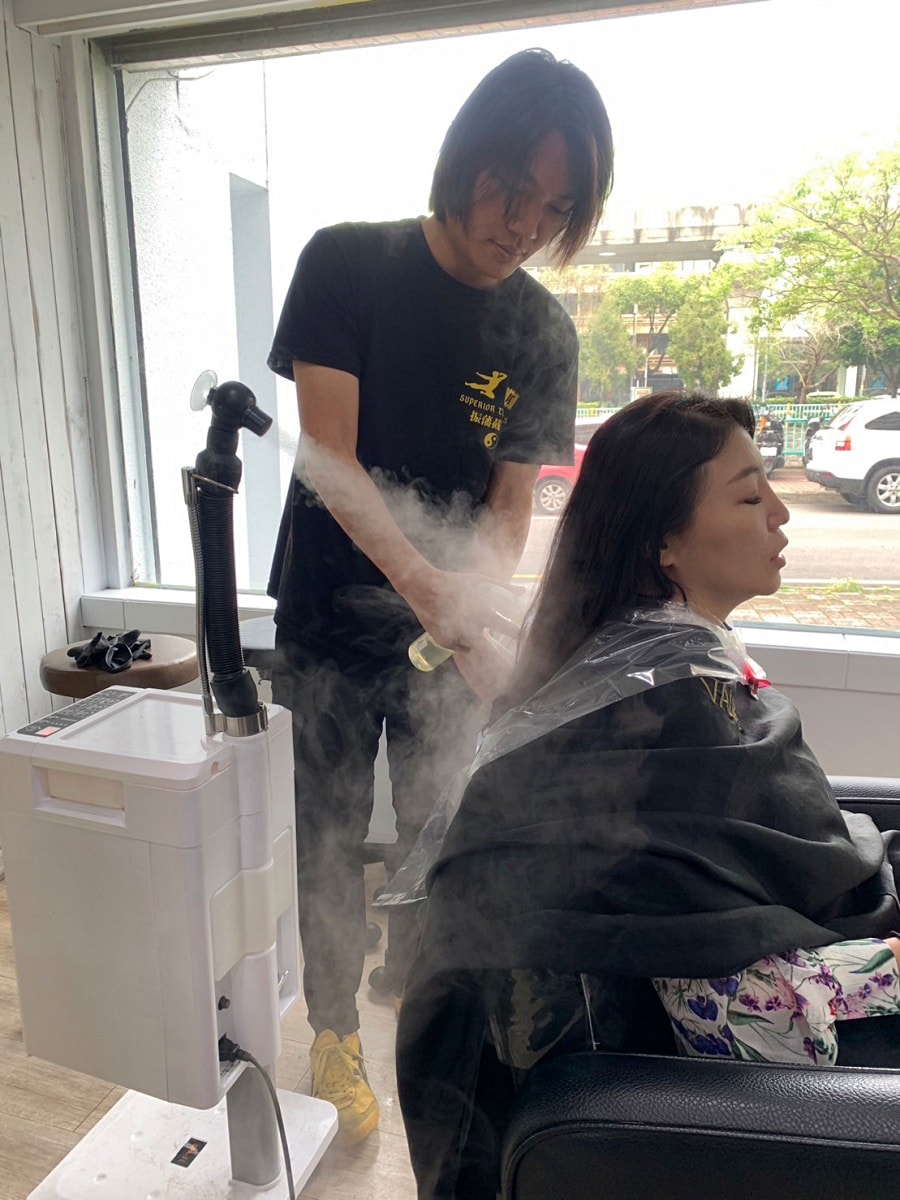 台中推薦專業美髮沙龍/Valuehair髮廊美髮魔術師-宸鋒老師/一次擁有兩種髮色/台灣驕傲JFD全新美髮技術