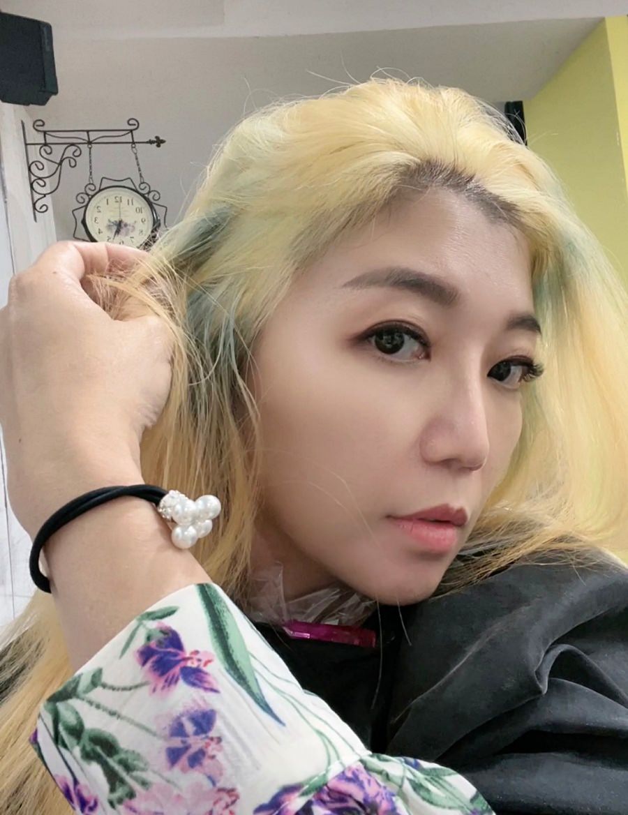 台中推薦專業美髮沙龍/Valuehair髮廊美髮魔術師-宸鋒老師/一次擁有兩種髮色/台灣驕傲JFD全新美髮技術